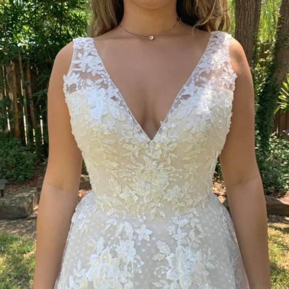 New wedding dress - Picture 5 of 7